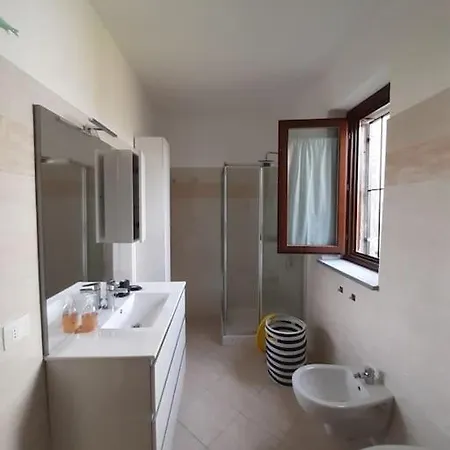 Casa de Férias Le Aromatiche, In Cascina Con Giardino