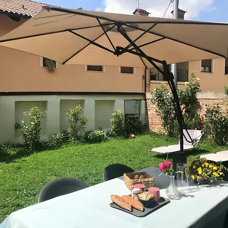 Le Aromatiche, In Cascina Con Giardino